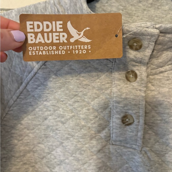 NWT Eddie Bauer Light Gray Quilted Top | Womens Medium - Picture 5 of 8